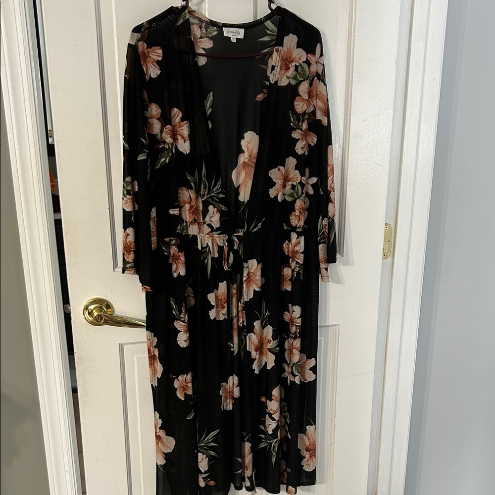 Siren Lily Black Floral Long Sleeve kimono